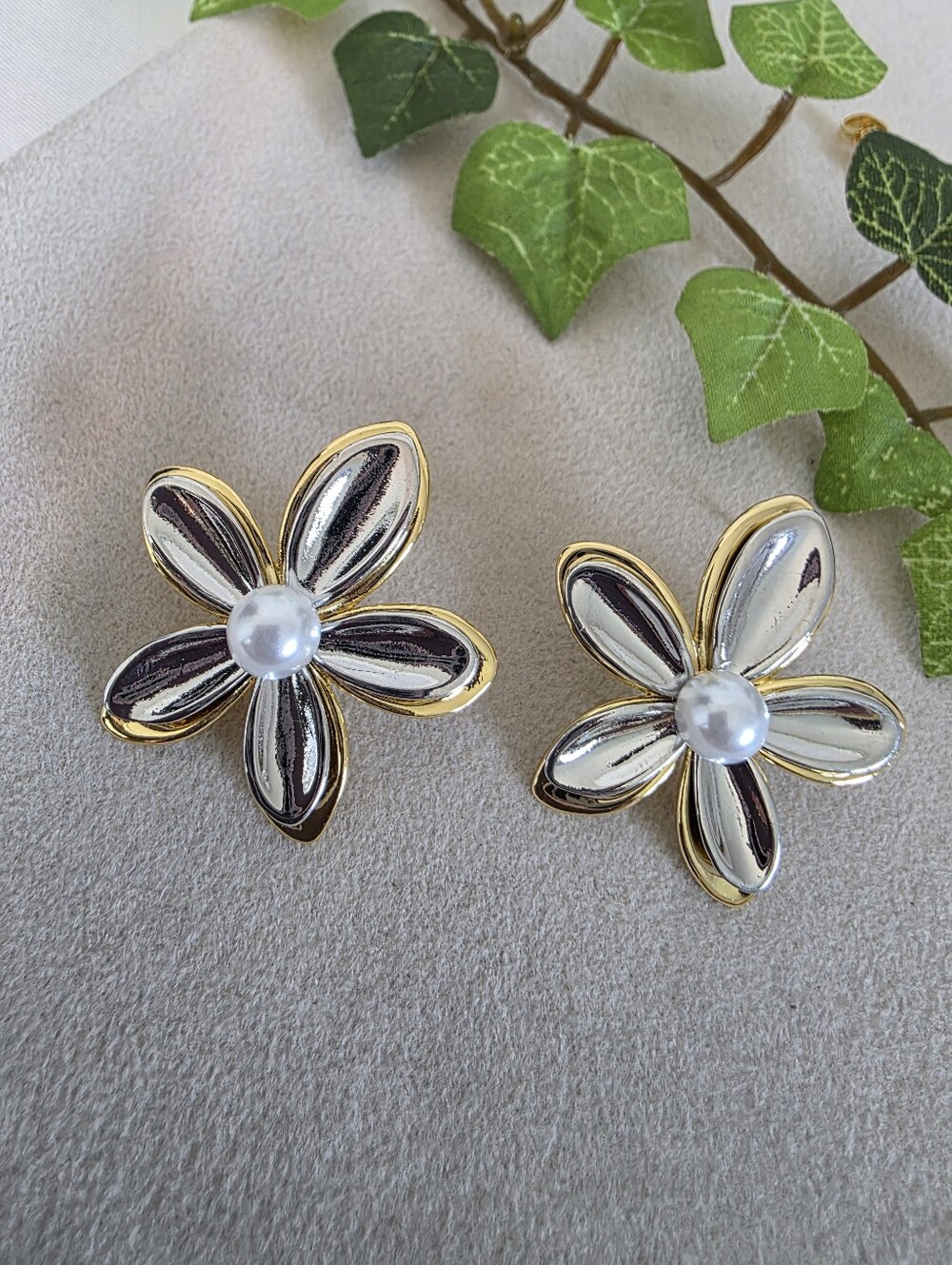 Gold Filled Two Tone Flower Pearl Earrings Post Studs Mixed Metal Floral